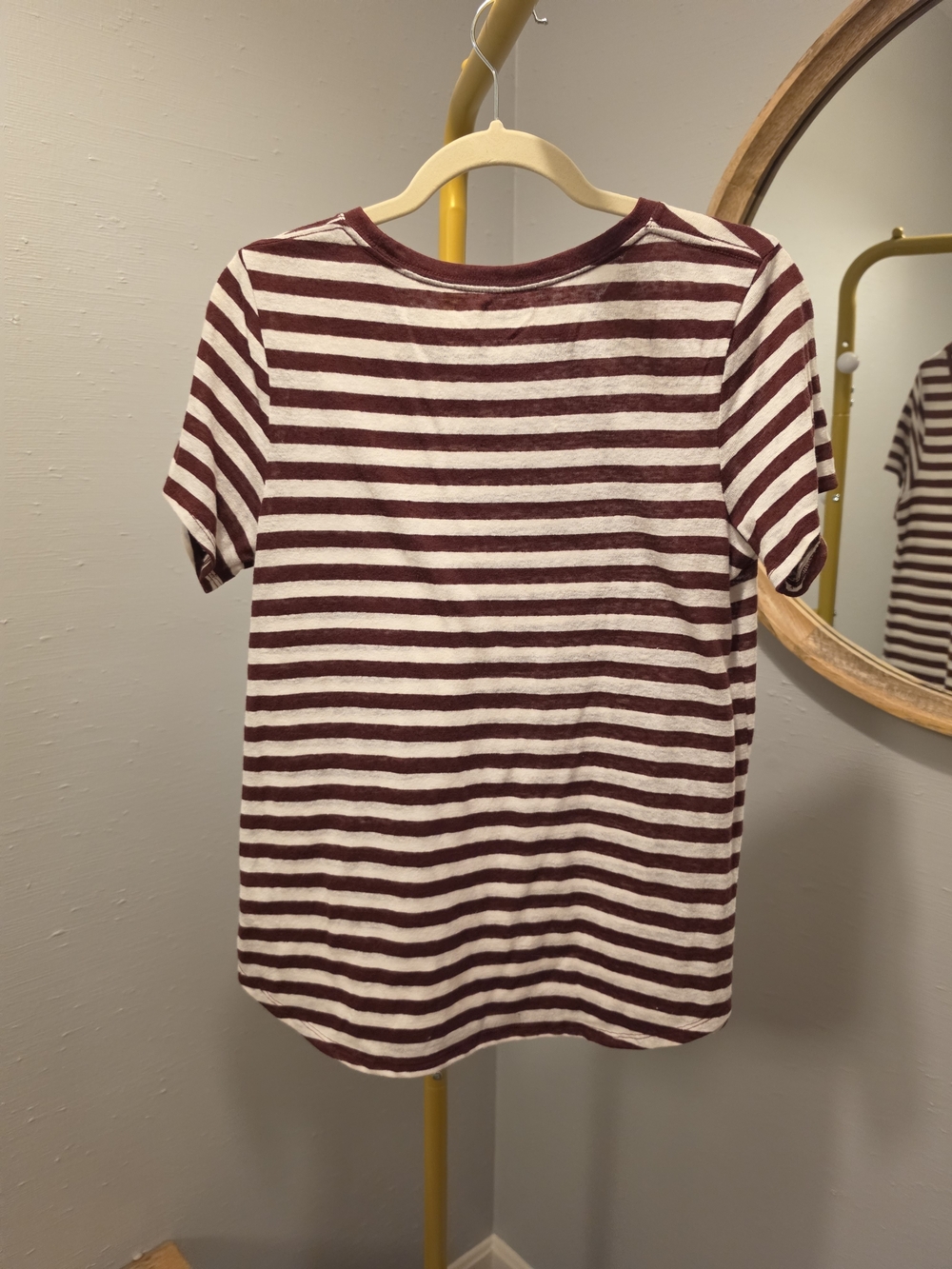 Old Navy Striped Short-Sleeve Tee in Burgundy and Cream - Size Medium - Picture 4 of 5